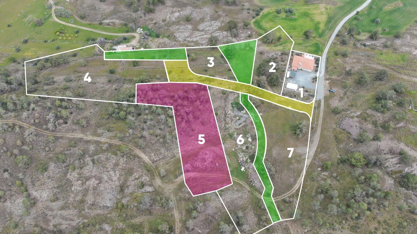 27,834m² Plot for Sale in Mathiatis, Nicosia District