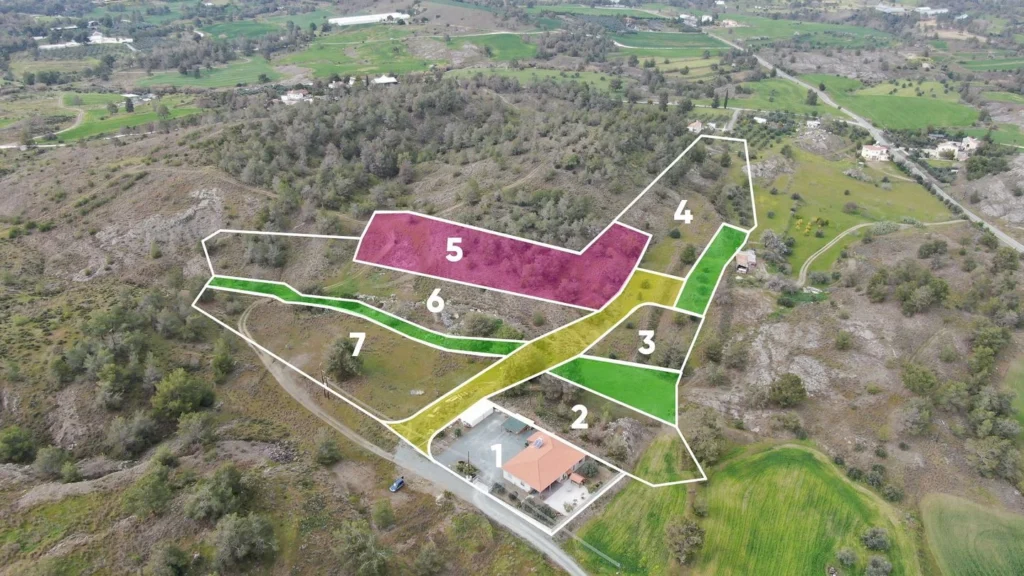 27,834m² Plot for Sale in Mathiatis, Nicosia District