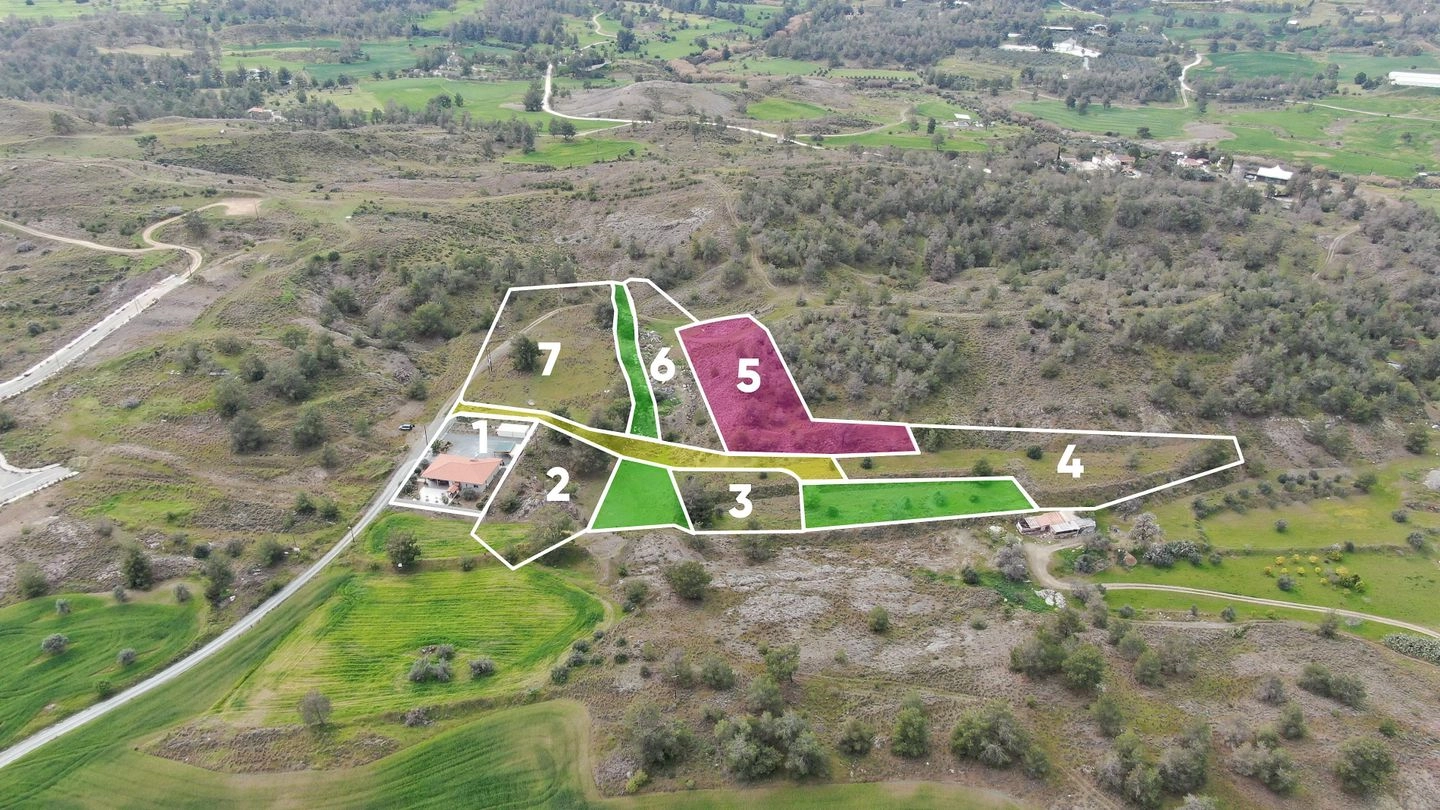 27,834m² Plot for Sale in Mathiatis, Nicosia District