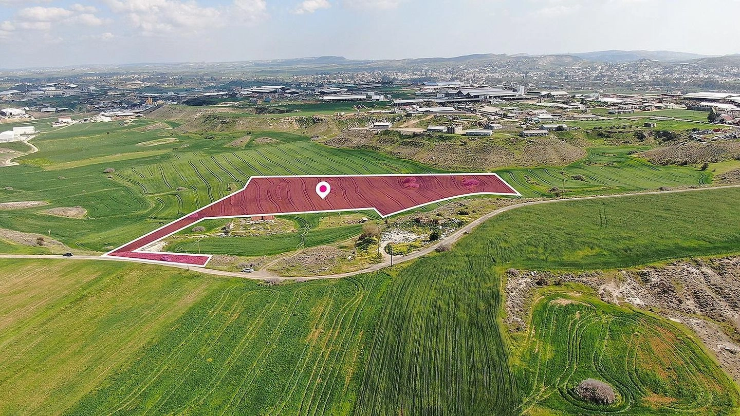 13,962m² Plot for Sale in Nisou, Nicosia District