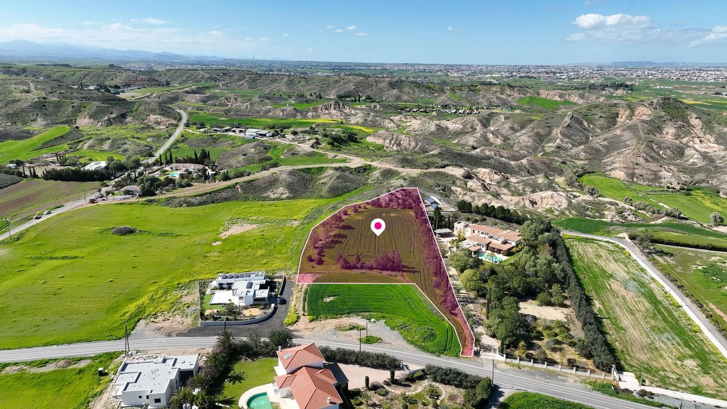 6,136m² Plot for Sale in Latsia, Nicosia District