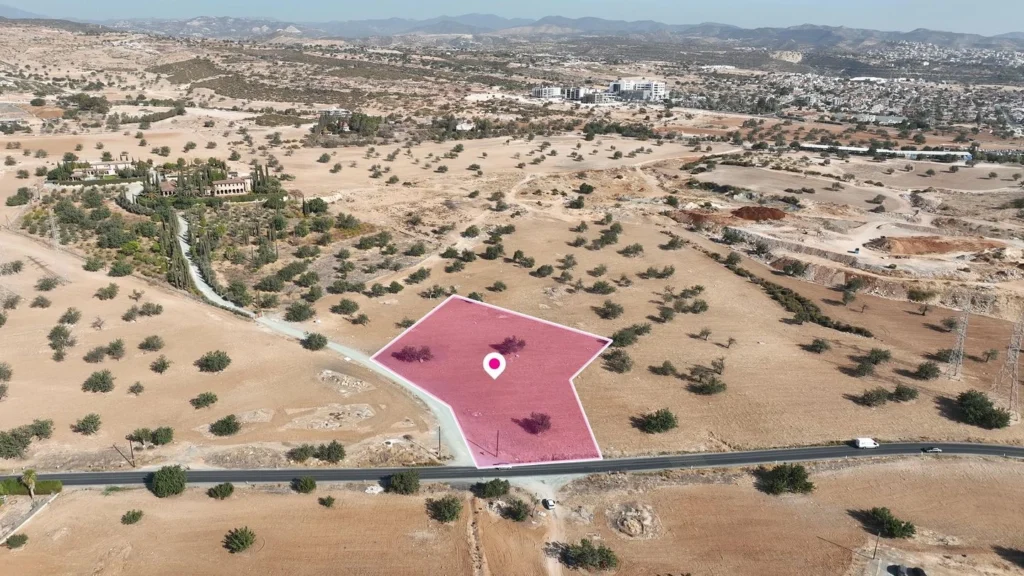 6,689m² Plot for Sale in Kato Polemidia, Limassol District