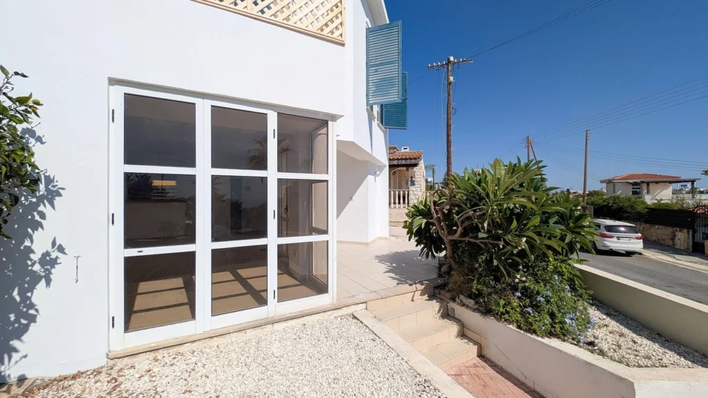 3 Bedroom House for Sale in Chlorakas, Paphos District
