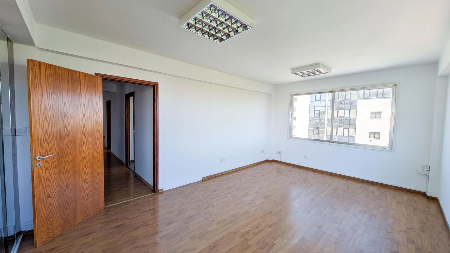 92m² Office for Sale in Nicosia – Trypiotis