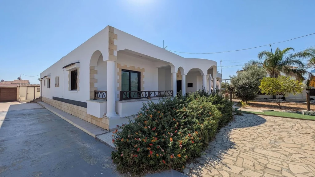 3 Bedroom House for Sale in Aradippou, Larnaca District