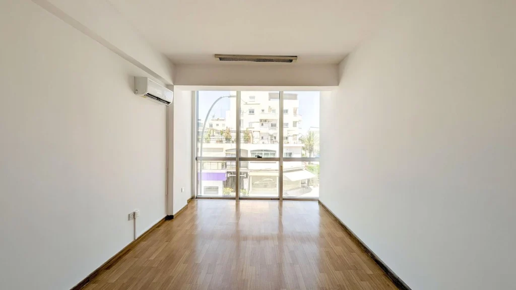 340m² Commercial for Sale in Strovolos, Nicosia District