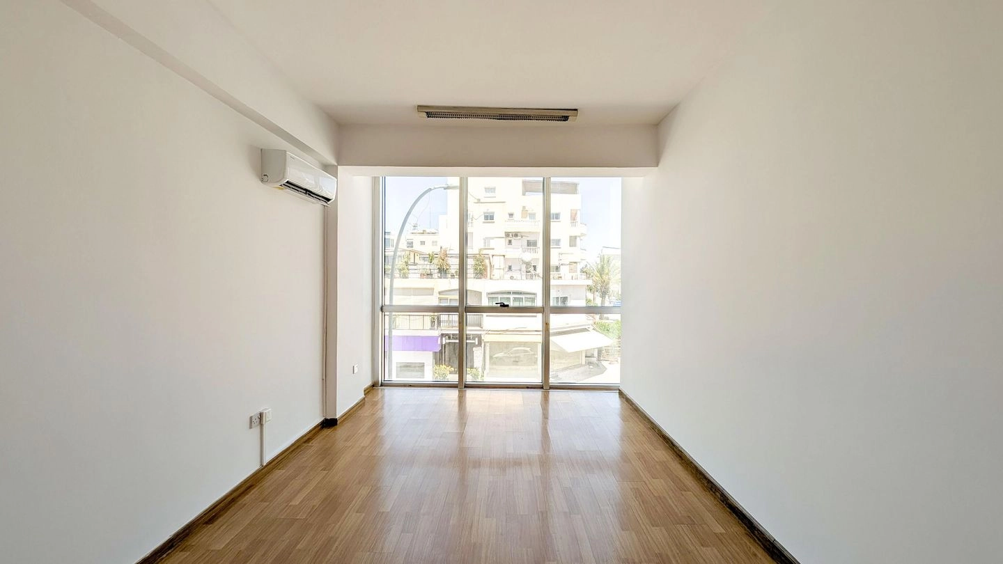 340m² Commercial for Sale in Strovolos, Nicosia District