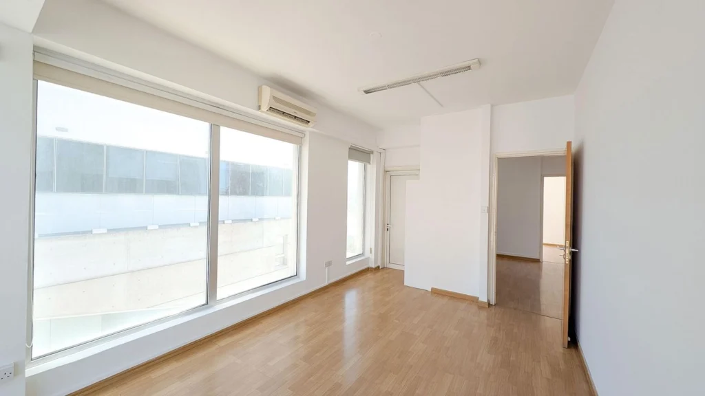340m² Commercial for Sale in Strovolos, Nicosia District