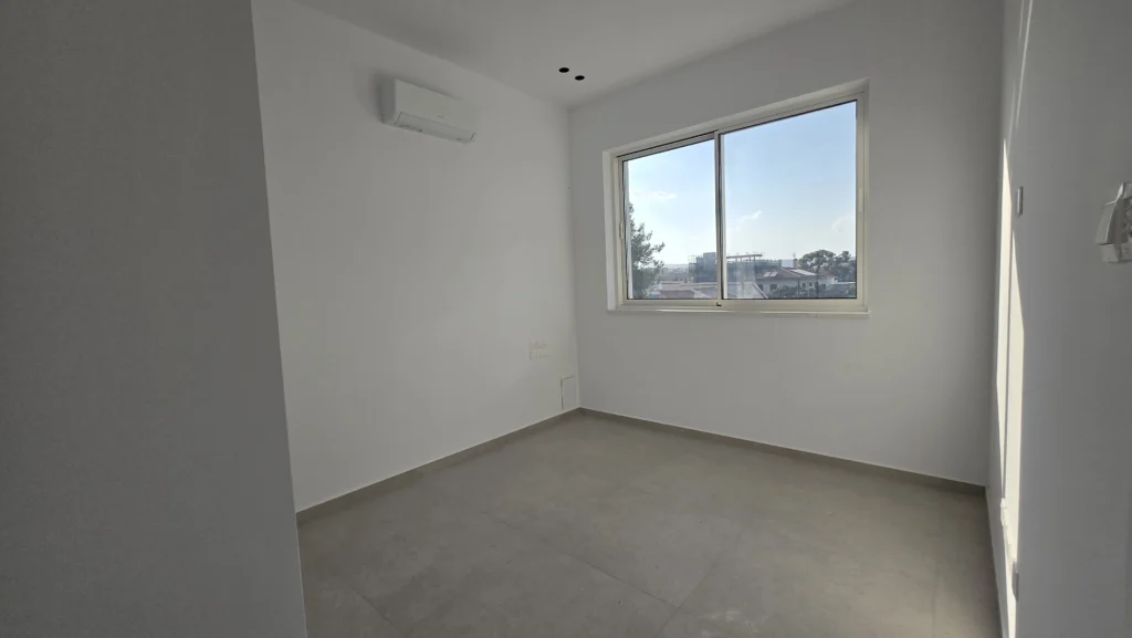 69m² Office for Rent in Kamares, Larnaca District