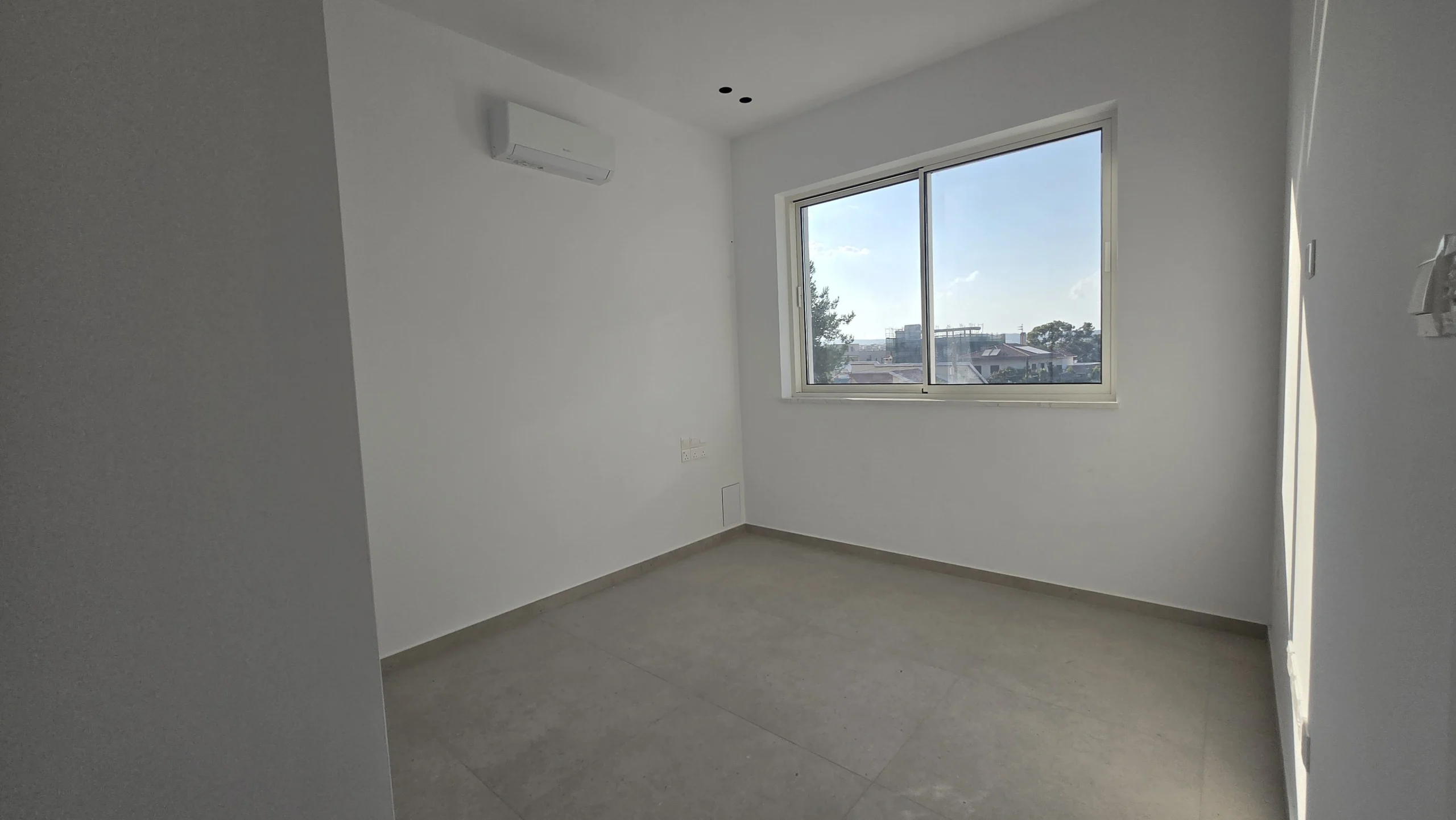 69m² Office for Rent in Kamares, Larnaca District