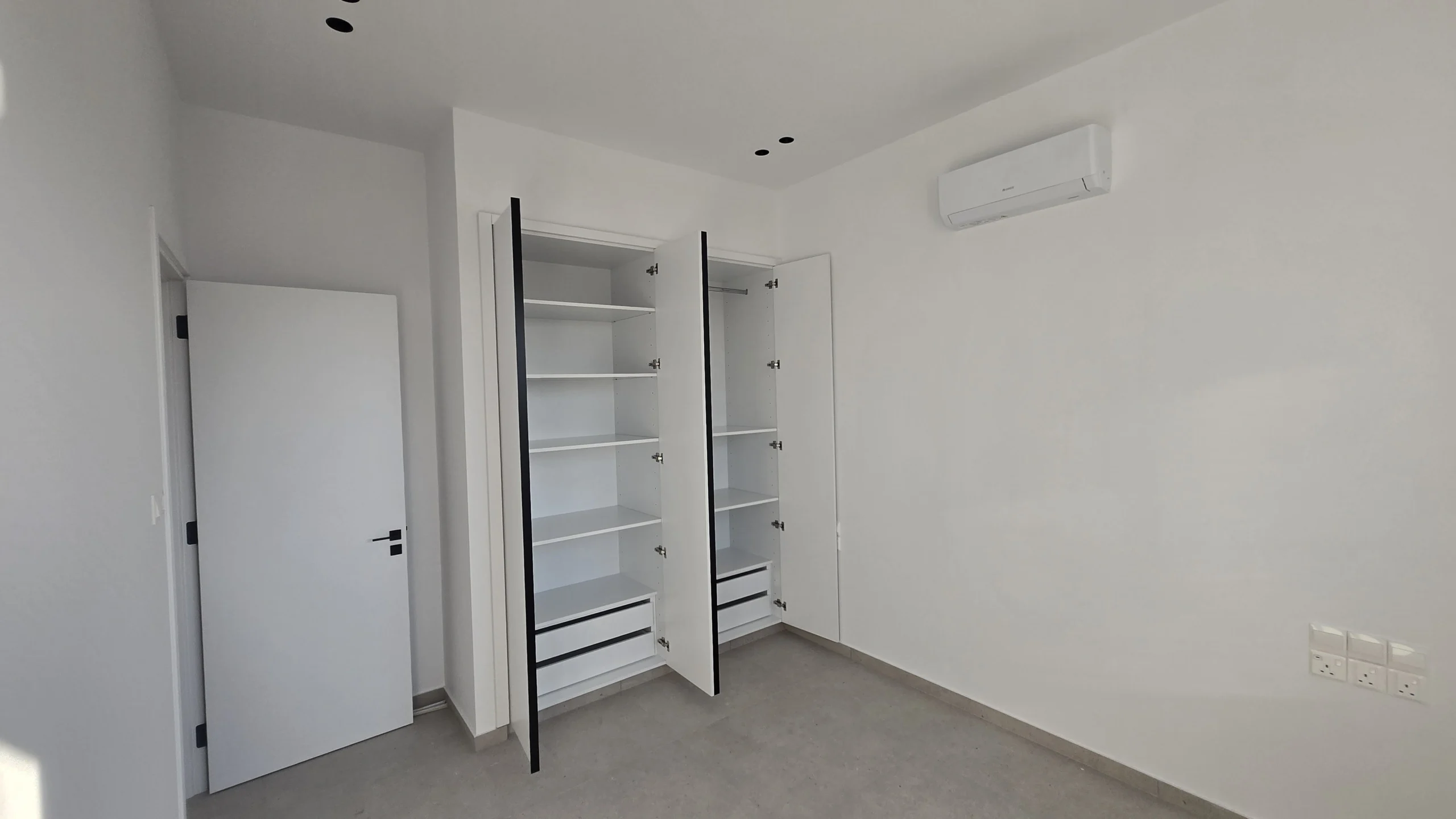 69m² Office for Rent in Kamares, Larnaca District