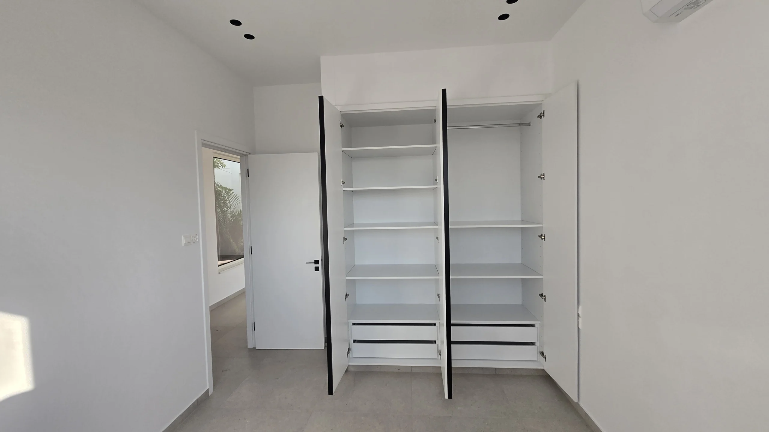 69m² Office for Rent in Kamares, Larnaca District