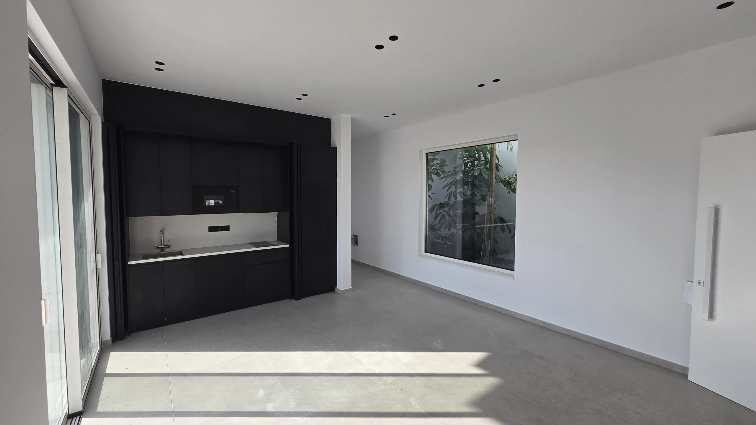 69m² Office for Rent in Kamares, Larnaca District