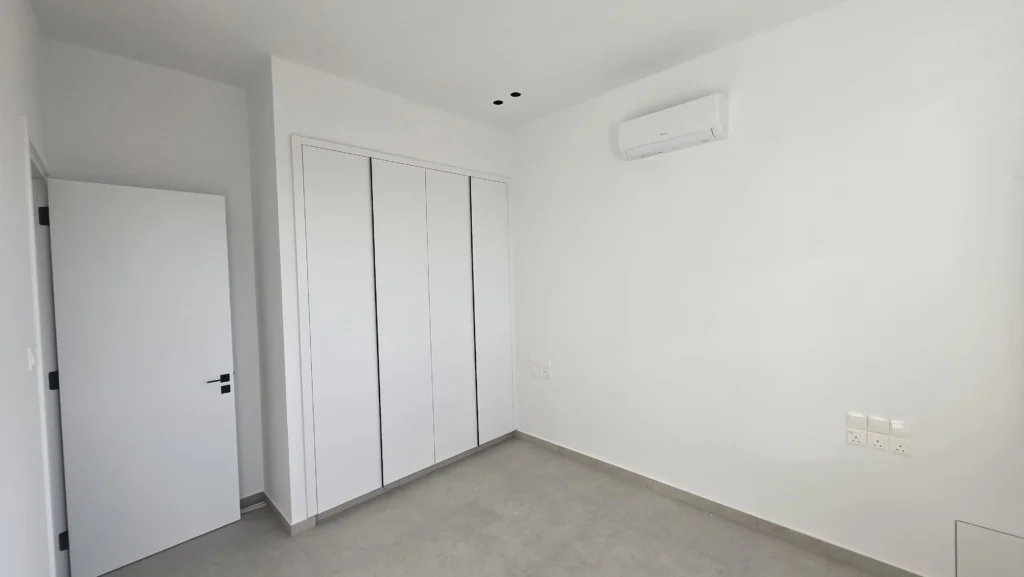69m² Office for Rent in Kamares, Larnaca District