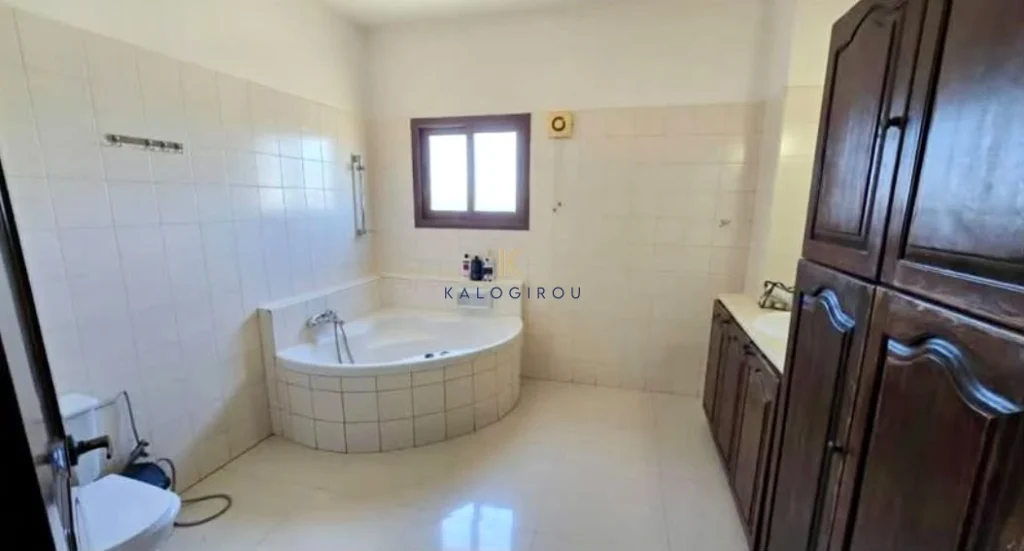 404m² Building for Sale in Kiti, Larnaca District