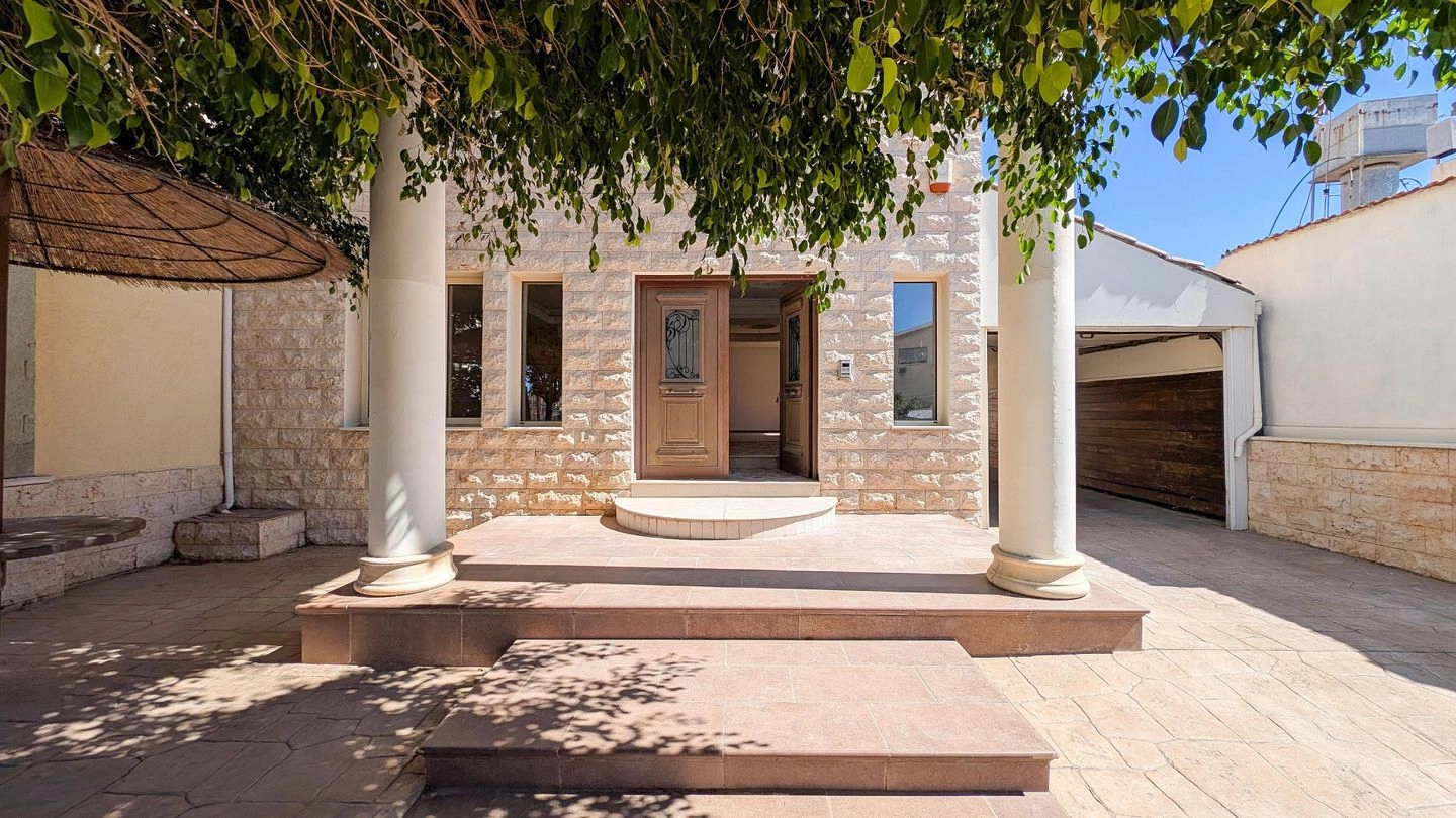5 Bedroom House for Sale in Limassol – Apostolos Andreas