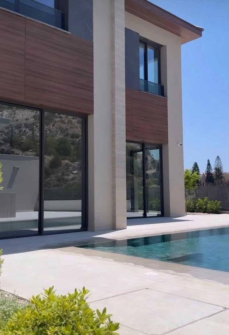 4 Bedroom House for Sale in Agios Tychonas, Limassol District