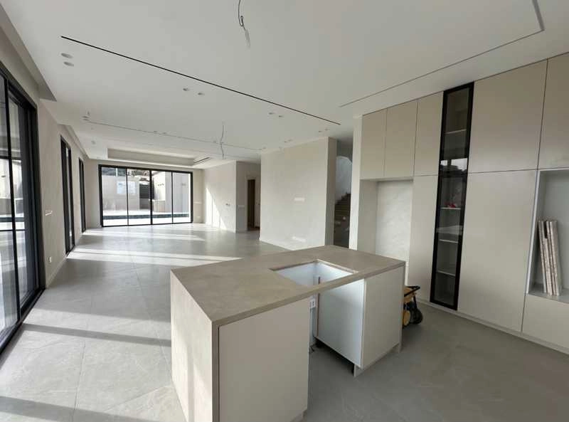 4 Bedroom House for Sale in Agios Tychonas, Limassol District