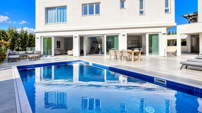 5 Bedroom House for Rent in Agios Tychonas, Limassol District