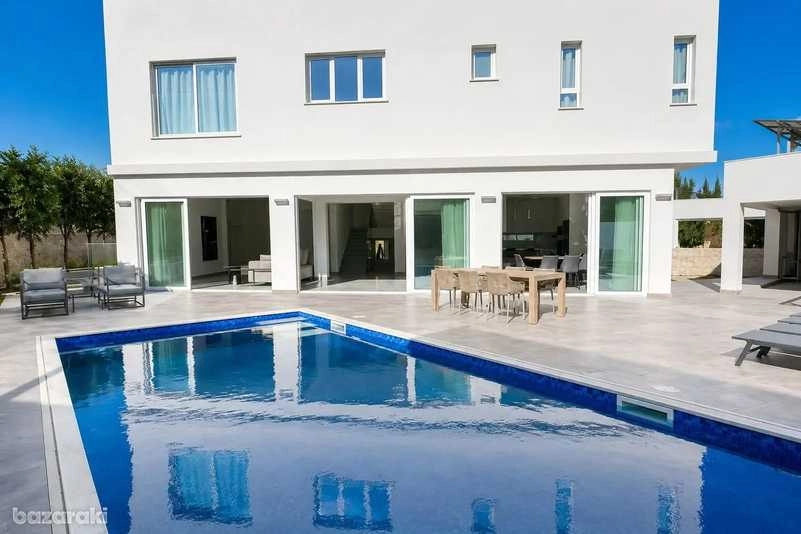 5 Bedroom House for Rent in Agios Tychonas, Limassol District