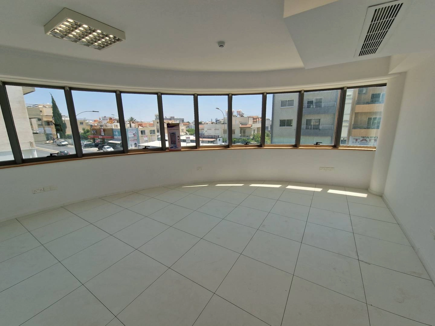 730m² Office for Sale in Kato Polemidia, Limassol District