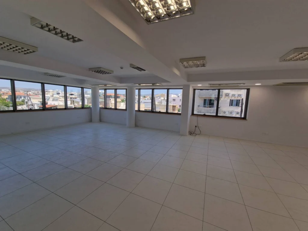 730m² Office for Sale in Kato Polemidia, Limassol District