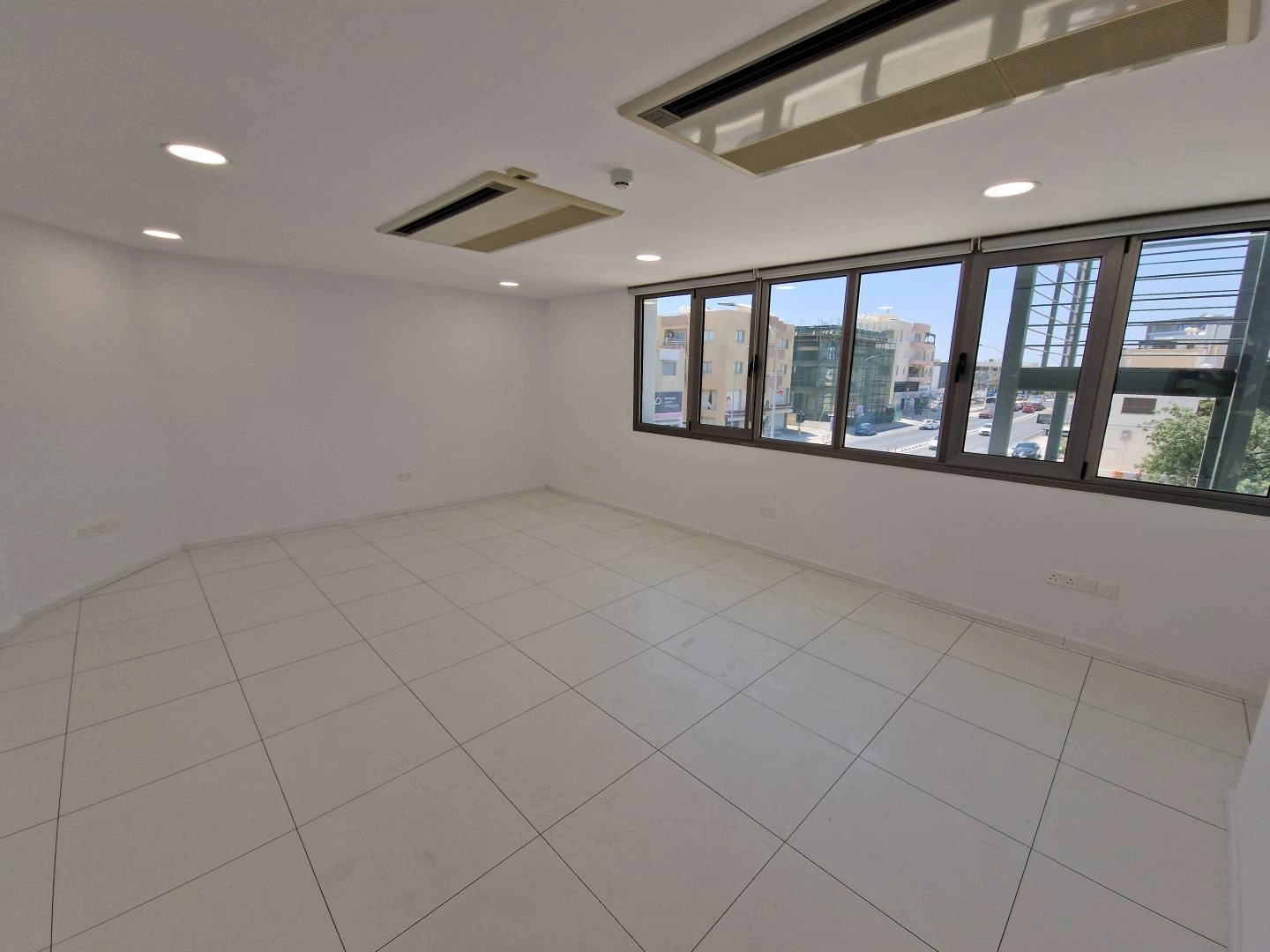730m² Office for Sale in Kato Polemidia, Limassol District
