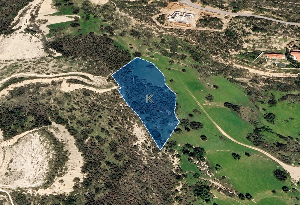 6,033m² Plot for Sale in Agios Tychonas, Limassol District