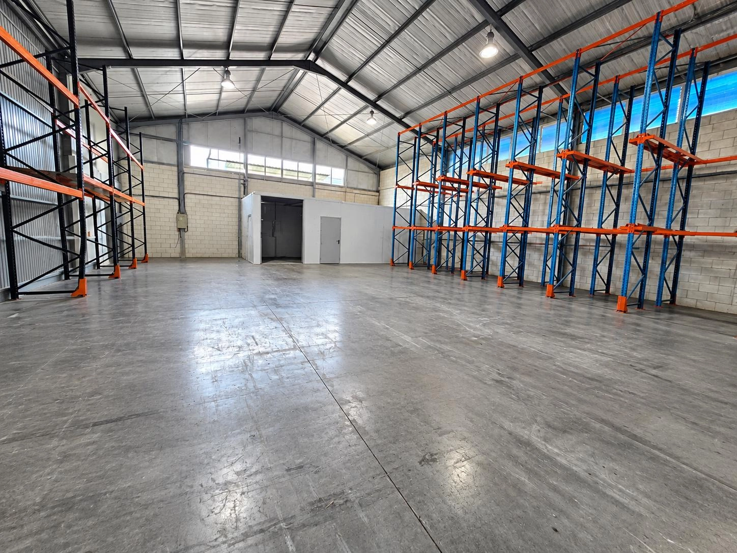 735m² Office for Rent