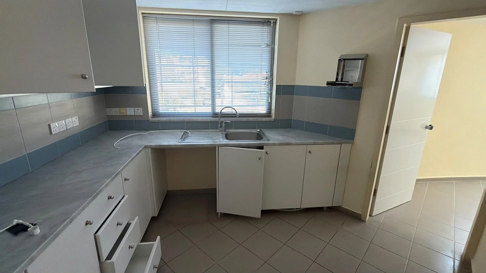222m² Office for Rent in Agios Nikolaos, Paphos District