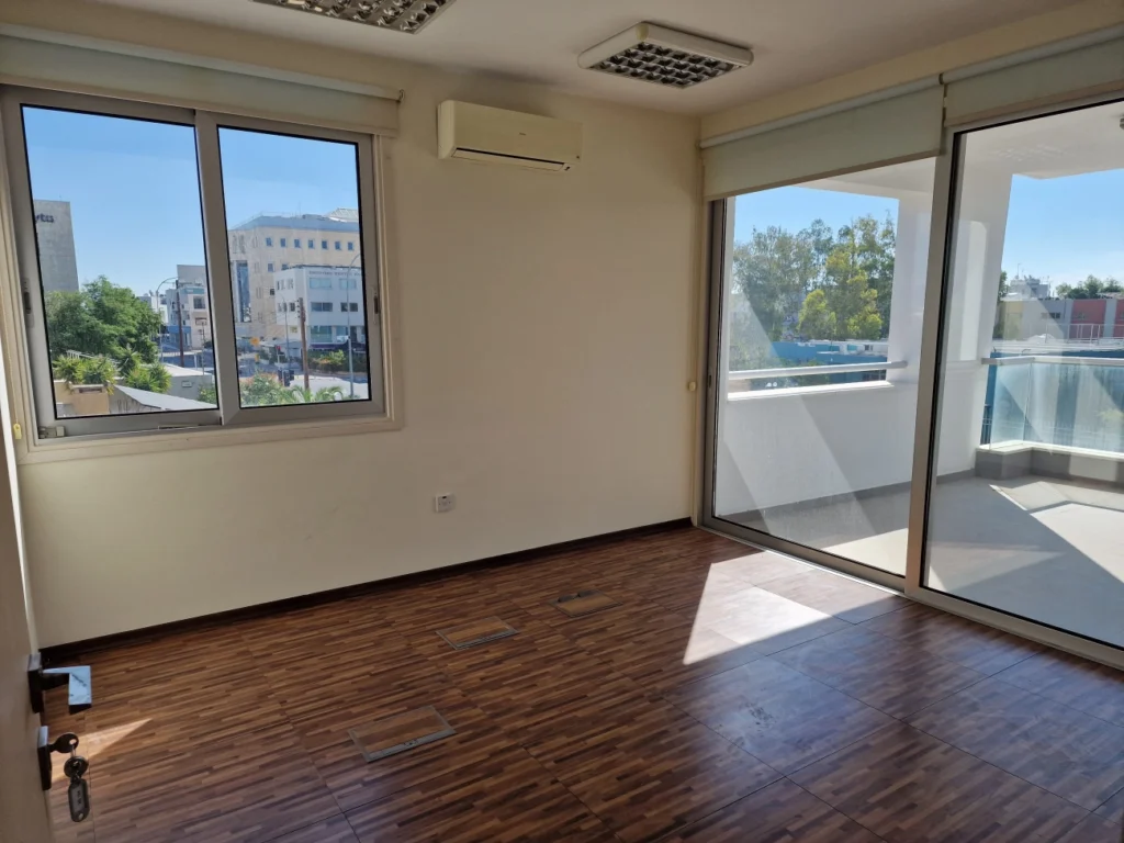 100m² Office for Rent in Aglantzia, Nicosia District