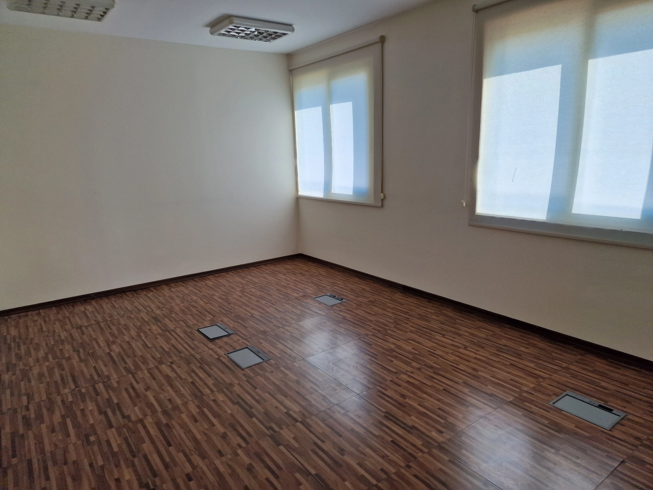 100m² Office for Rent in Aglantzia, Nicosia District