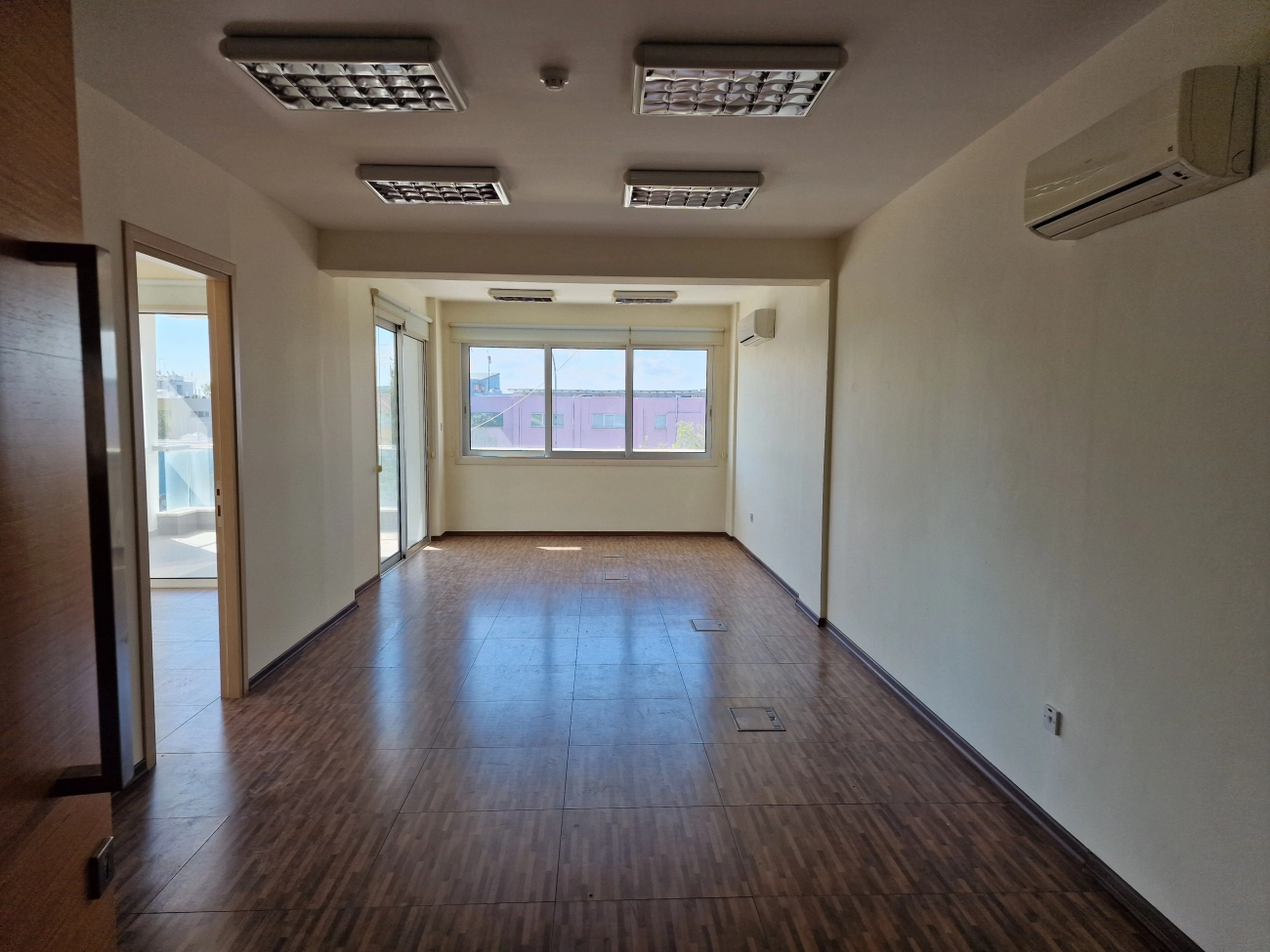 100m² Office for Rent in Aglantzia, Nicosia District
