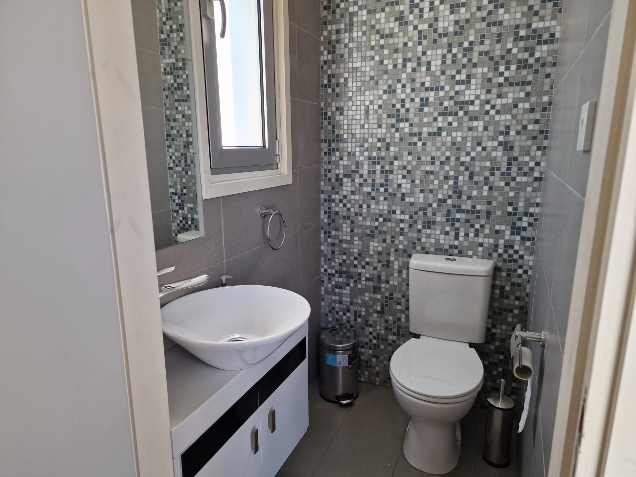 100m² Office for Rent in Aglantzia, Nicosia District