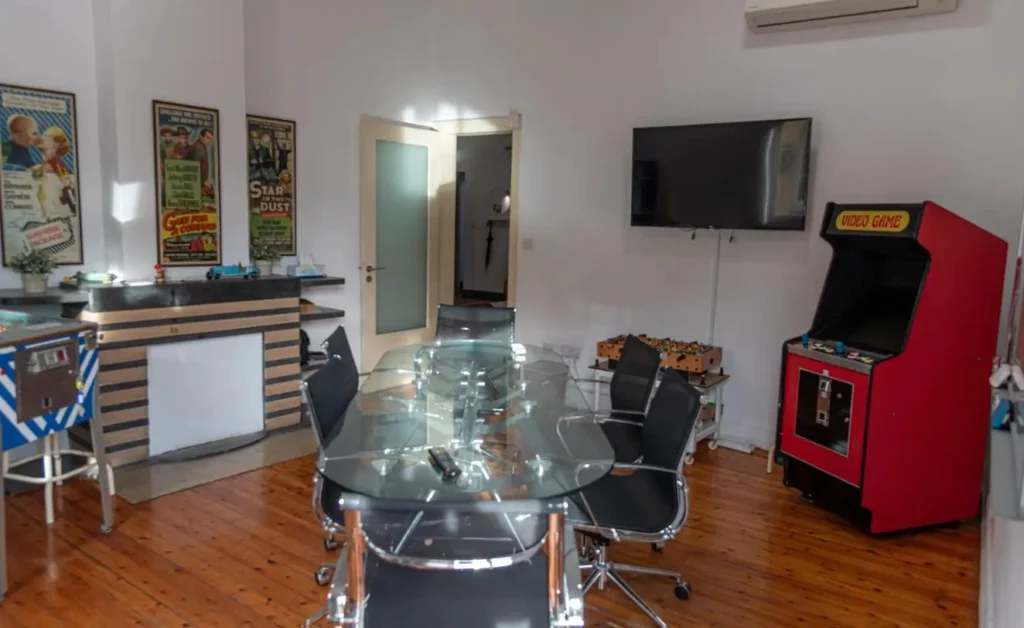 160m² Office for Rent
