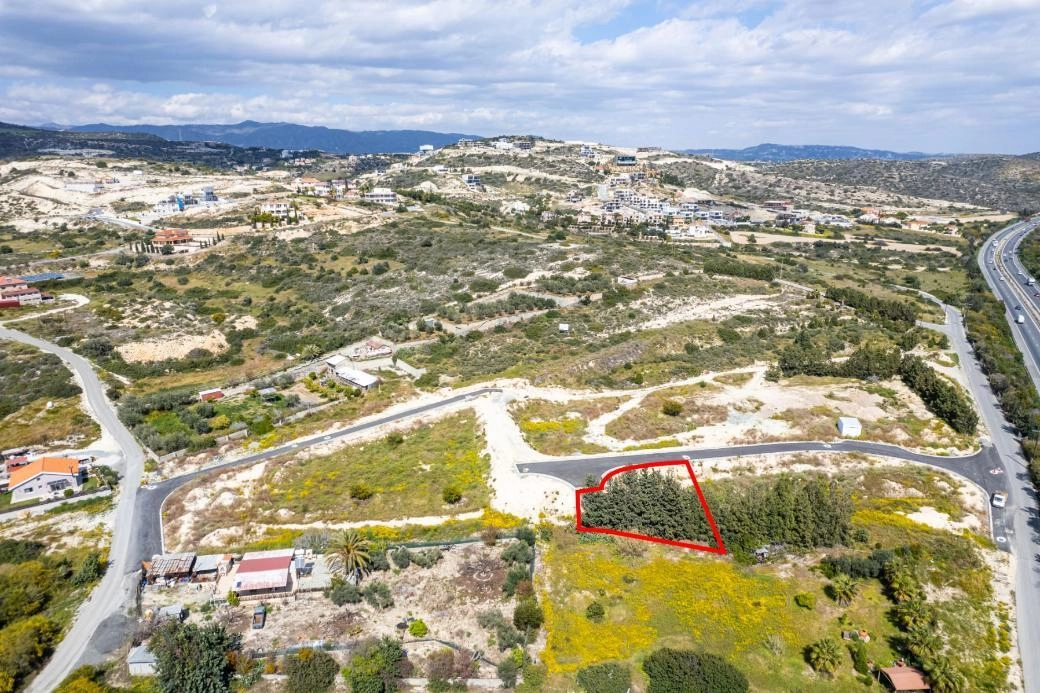 1,100m² Plot for Sale in Agios Tychonas, Limassol District