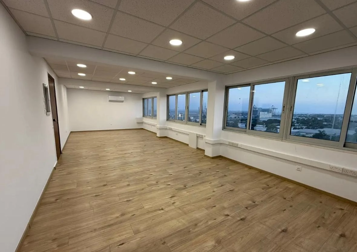180m² Office for Rent in Limassol – Omonoia