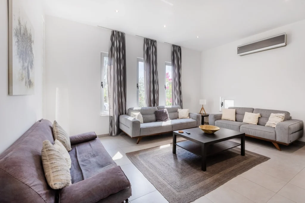 5 Bedroom House for Sale in Aradippou, Larnaca District