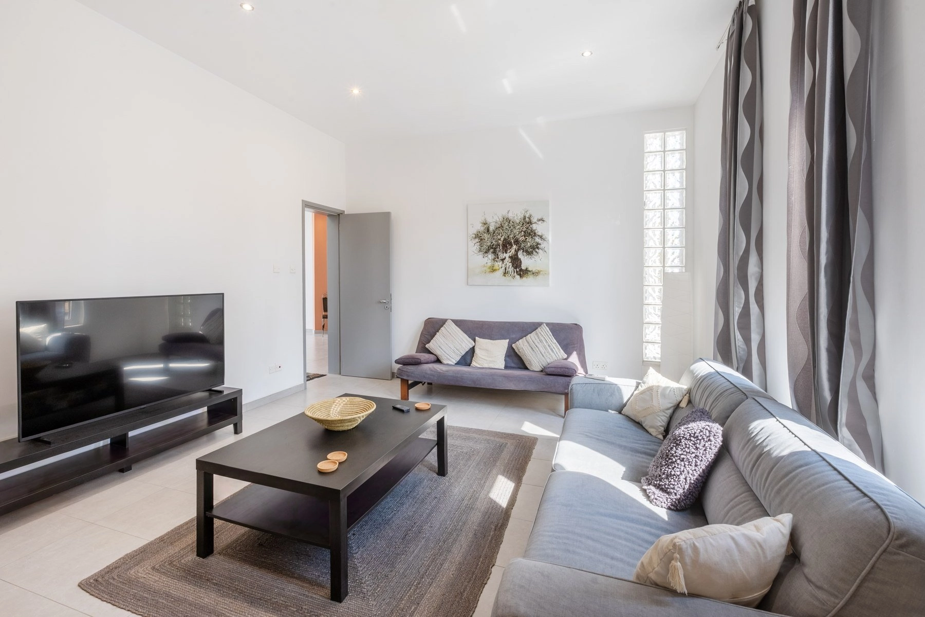 5 Bedroom House for Sale in Aradippou, Larnaca District