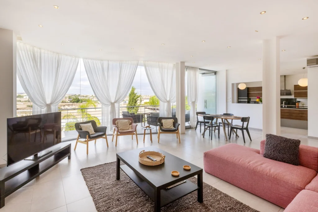 5 Bedroom House for Sale in Aradippou, Larnaca District