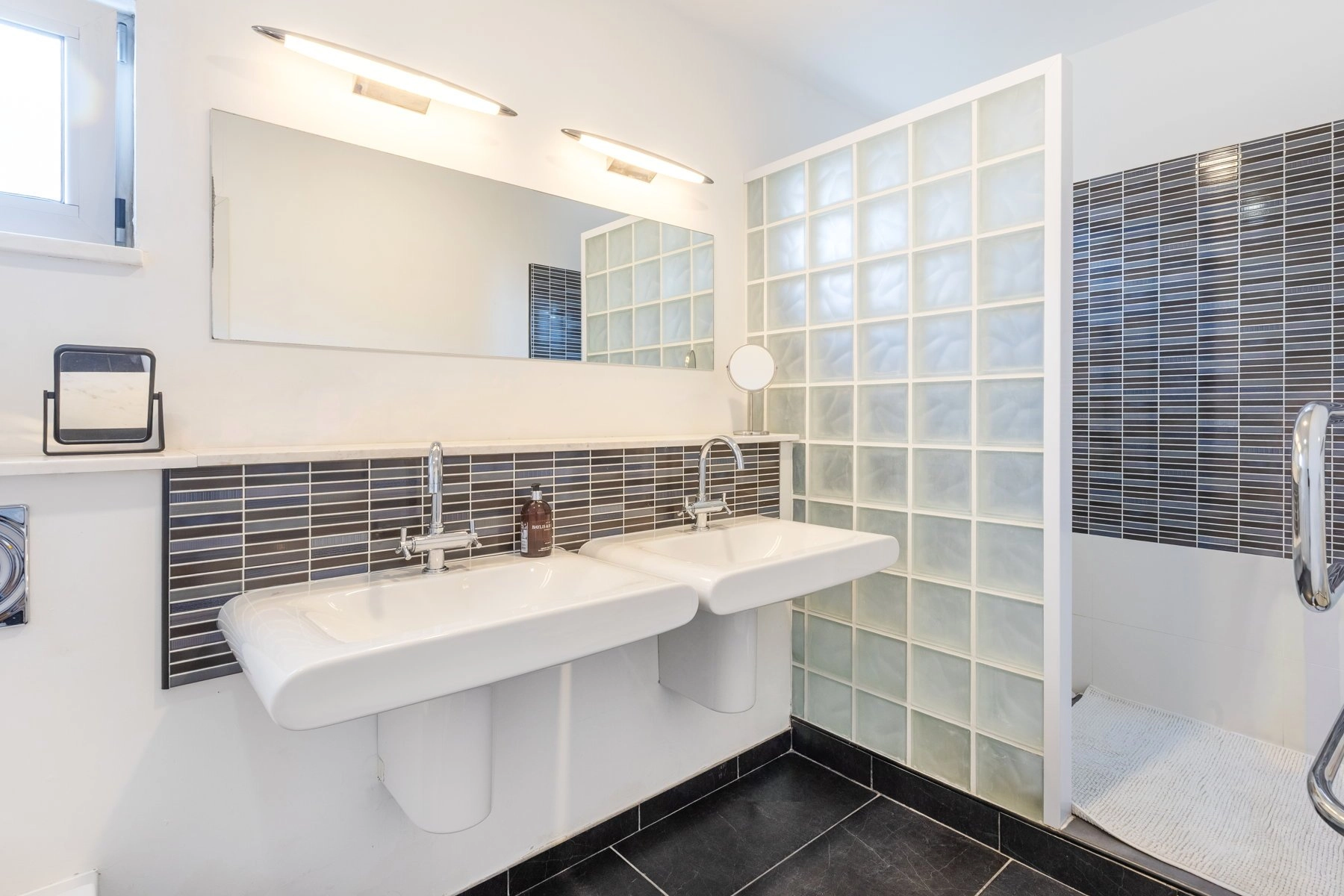 5 Bedroom House for Sale in Aradippou, Larnaca District