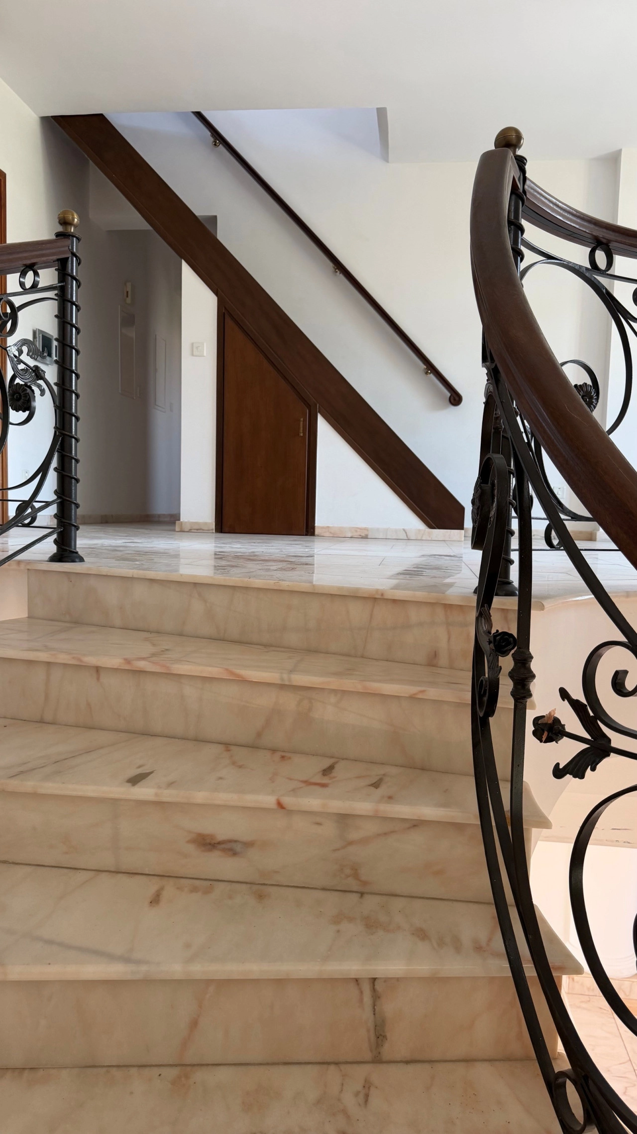 6+ Bedroom House for Sale in Limassol District