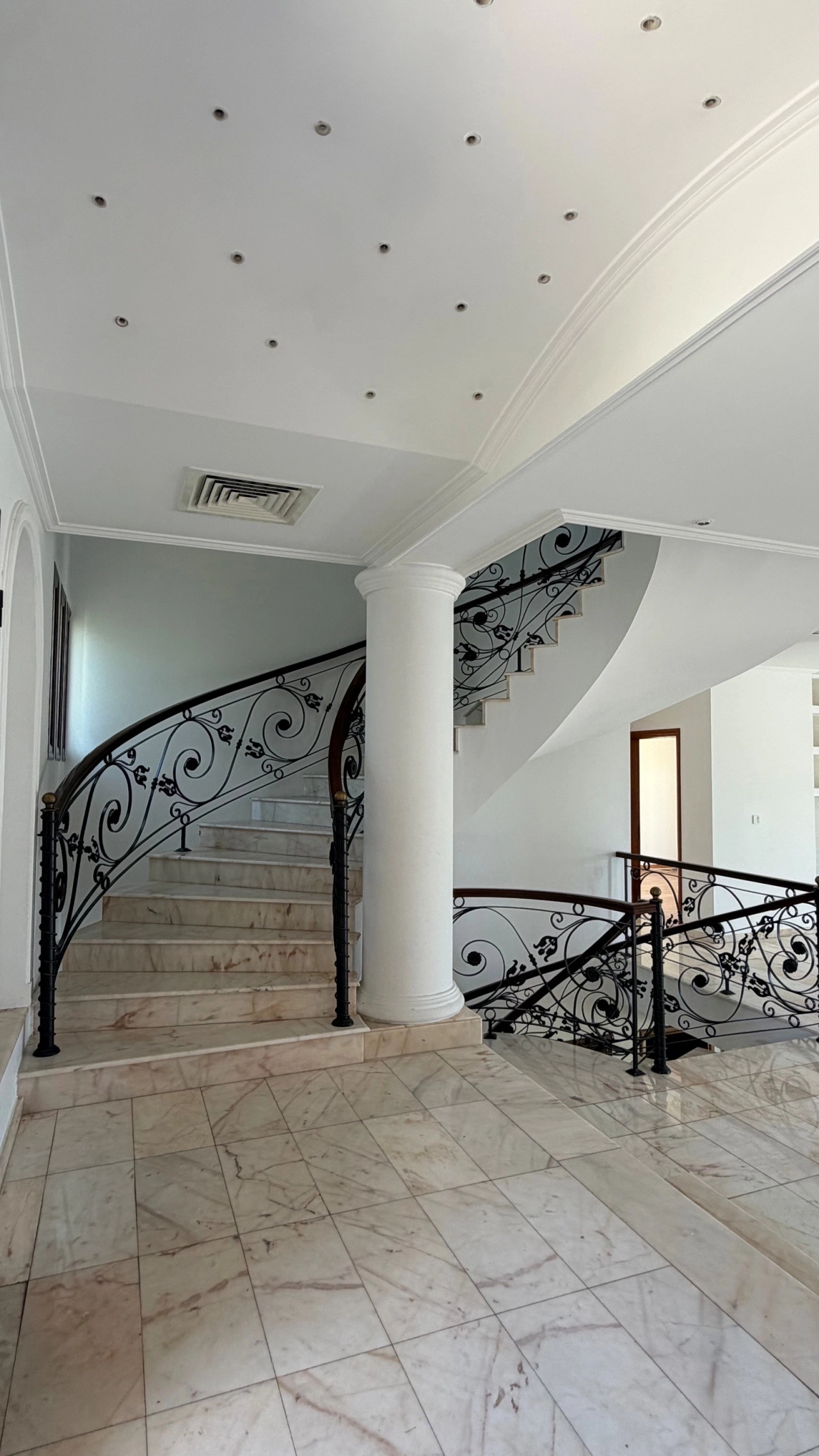 6+ Bedroom House for Sale in Limassol District