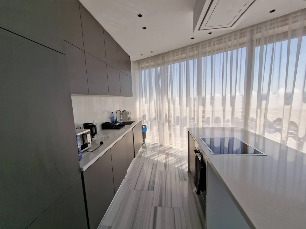 3-bed furnished apartment in Nicosia skyscraper photo 3