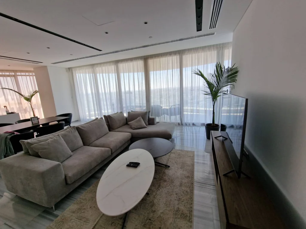 3-bed furnished apartment in Nicosia skyscraper photo 5