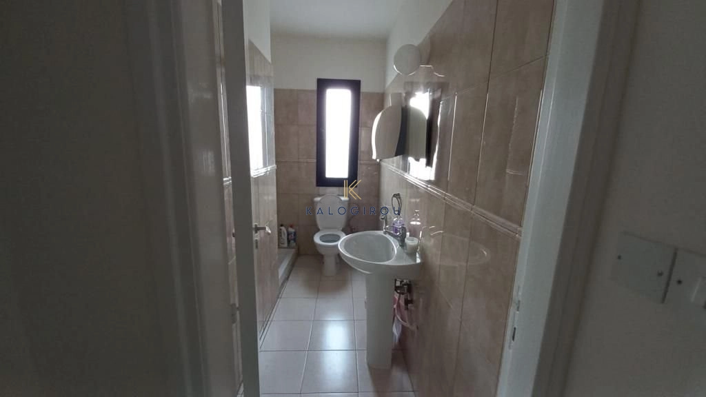 164m² Office for Sale in Larnaca District