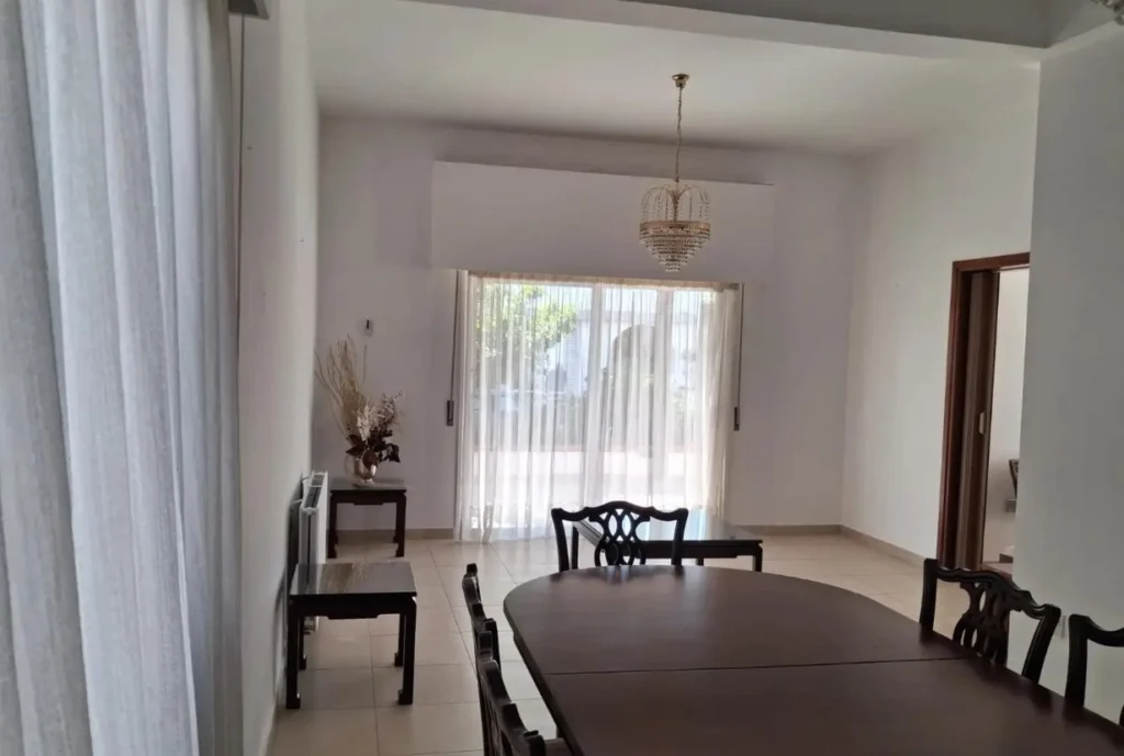 3-bed renovated house with garden in Strovolos, Nicosia photo 5