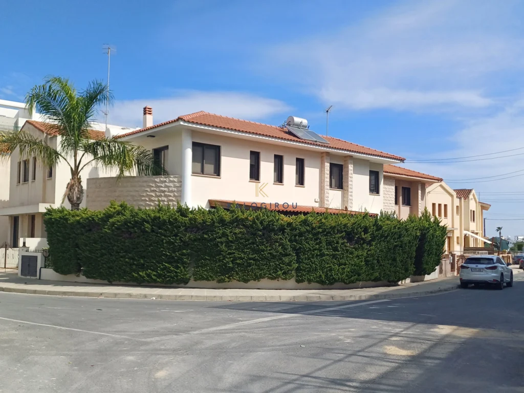 4 Bedroom House for Sale in Aradippou, Larnaca District