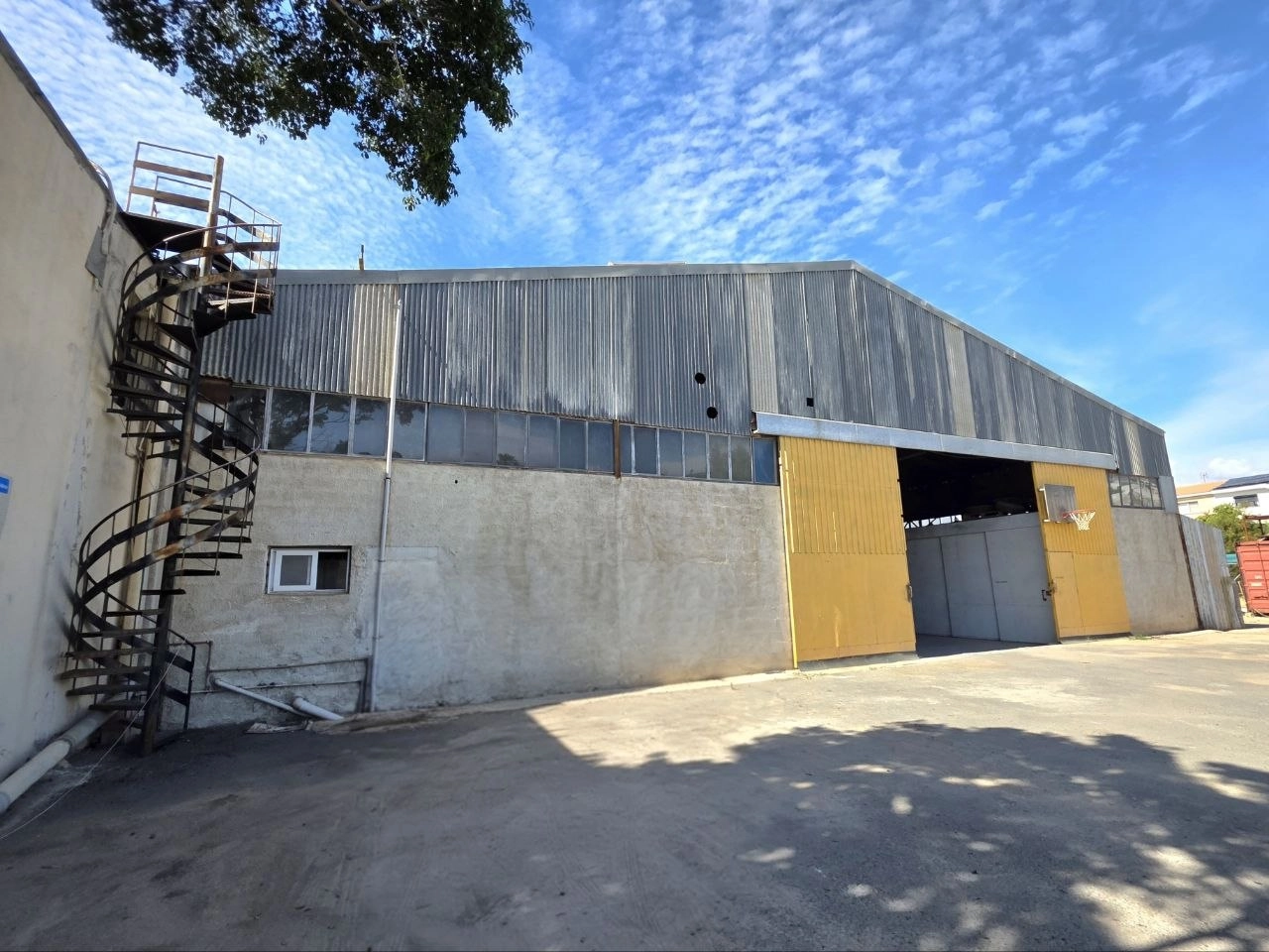 2000m² Office for Rent in Ypsonas, Limassol District