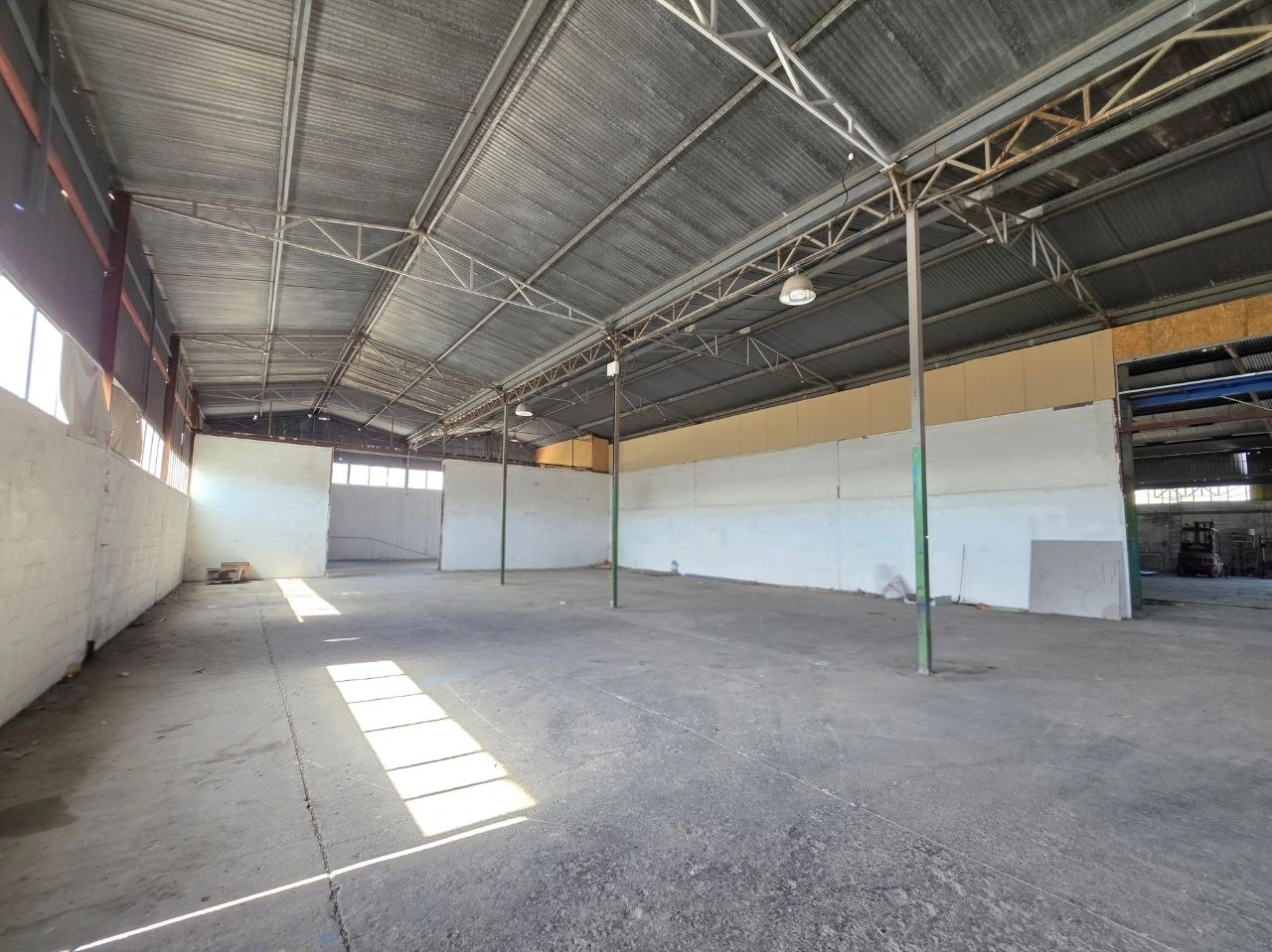 2000m² Office for Rent in Ypsonas, Limassol District
